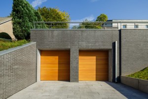 oregonpine-houten-elektrische-garagedeuren