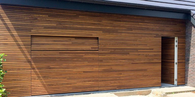 Afrormosia houten garagedeur