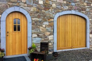 Getoogde eiken garagedeur