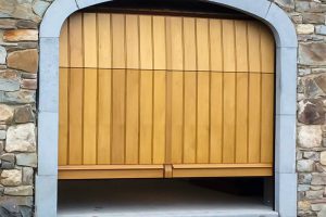 Eiken-garagedeur-en-voordeur-in-dezelfde-stijl-42