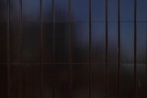 Elektrisch-houten-garagedeur-verticaal-a