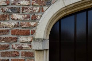 Elektrisch-houten-garagedeur-verticaal-d