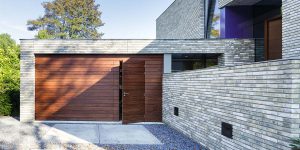 Afrormosia garagedeur met gevelbekleding