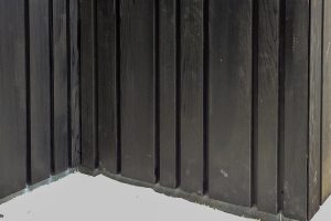 Zwarte-houten-sectionaal-garagedeur-verticaal-geprofileerd-4