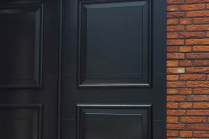 Elektrische-openslaande-garagedeur-uitgevoerd-als-sectionaaldeur-02