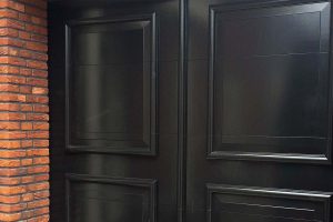 Elektrische-openslaande-garagedeur-uitgevoerd-als-sectionaaldeur-04