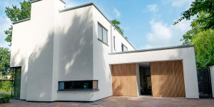 Houten zijwaartse sectionaaldeur afrormosia