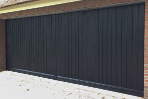 Houten-sectionaaldeur-verticale-delen-Red-Cedar-11