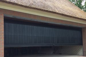 Houten-sectionaaldeur-verticale-delen-Red-Cedar-21