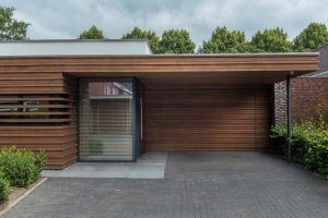 Houten-sectionaaldeur-Red-Cedar-latten-1