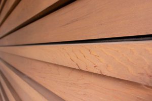 Houten-sectionaaldeur-Red-Cedar-latten-5