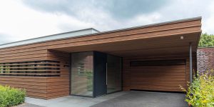 Houten garagedeur Red Cedar