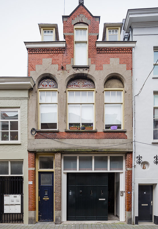 Houten garagedeur monumentaal pand