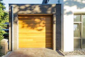 Red-Cedar-houten-sectionaaldeur-1