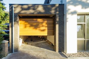 Red-Cedar-houten-sectionaaldeur-3