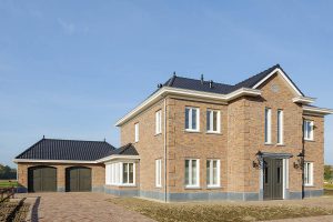 Elektrisch-openslaande-garagedeuren-als-sectionaaldeur-2