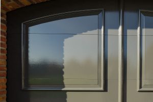 Elektrisch-openslaande-garagedeuren-als-sectionaaldeur-4