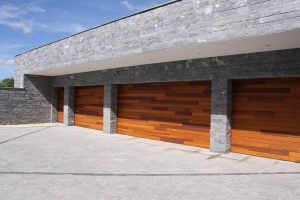 houten-garagedeuren-red-cedar-polen-2