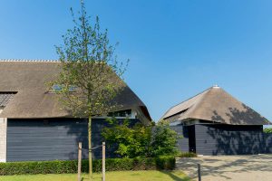 houten-gepotdekselde-garagedeur-2