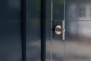 Elektrische-garagedeuren-in-stijl-van-houten-openslaande-garagedeuren-4