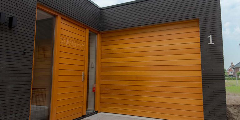 Oregon Pine houten sectionaaldeur