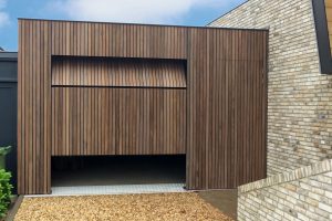 plato-garagedeur-met-gevelbekleding