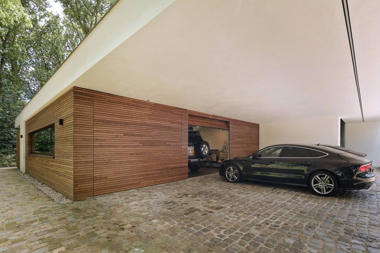 Sectionaaldeuren geïntegreerd in de gevel