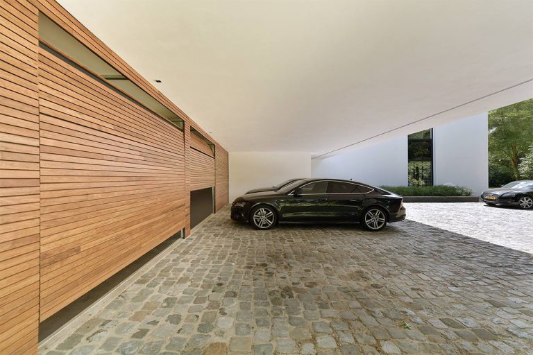 Sectionaaldeuren geïntegreerd in de gevel