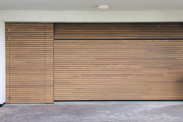 Houten sectionaaldeur afrormosia