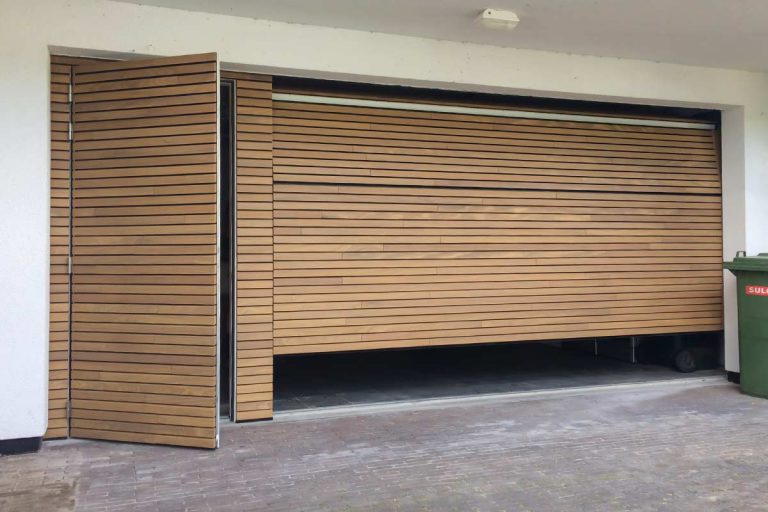 Houten sectionaaldeur afrormosia