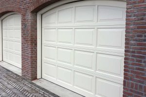 houten-garagedeur-cassettemotief-3