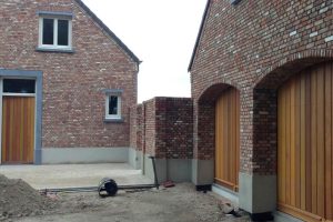 houten-sectionaal-deuren-verticaal-en-voordeur-2