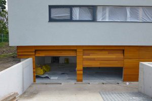 houten-sectionaaldeuren-red-cedar-behandeld-2