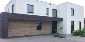Houten garagedeur afrormosia hout