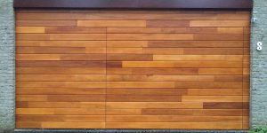 Houten garagedeur meranti hout
