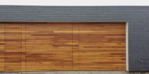 Houten garagedeur iroko hout
