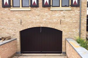 Sectionaaldeur Mahonie hout