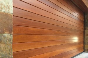 Houten-sectionaaldeur-Meranti-2