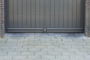 Verticale-houten-sectionaaldeur-2