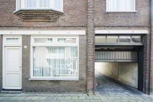 Verticale-houten-sectionaaldeur-4