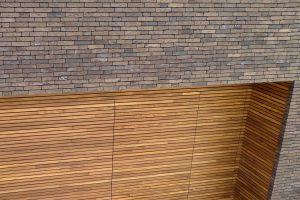 Free-Willy-Afrormosia-houten-sectionaaldeur-21