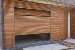 Free-Willy-Afrormosia-houten-sectionaaldeur-5