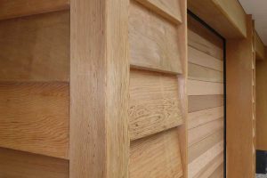 Twee-sectionaaldeuren-van-hout-2