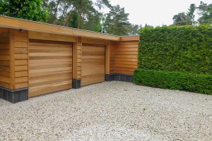 Twee-sectionaaldeuren-van-hout-6