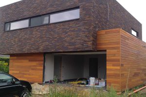 Houten-sectionaal-poort-meranti-gevelbekleding-mol-4