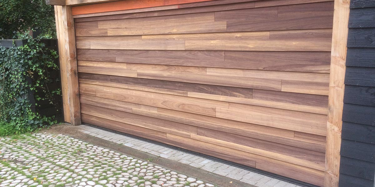 Garagedeur red cedar hout