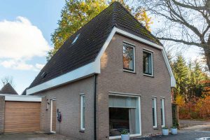 houten garagedeuren met voordeur