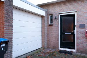 Oude garage- en voordeur