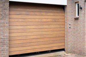 elektrische-sectionaaldeur-hout-2