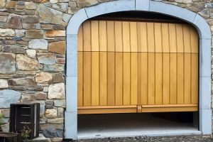 eiken verticale garagepoort